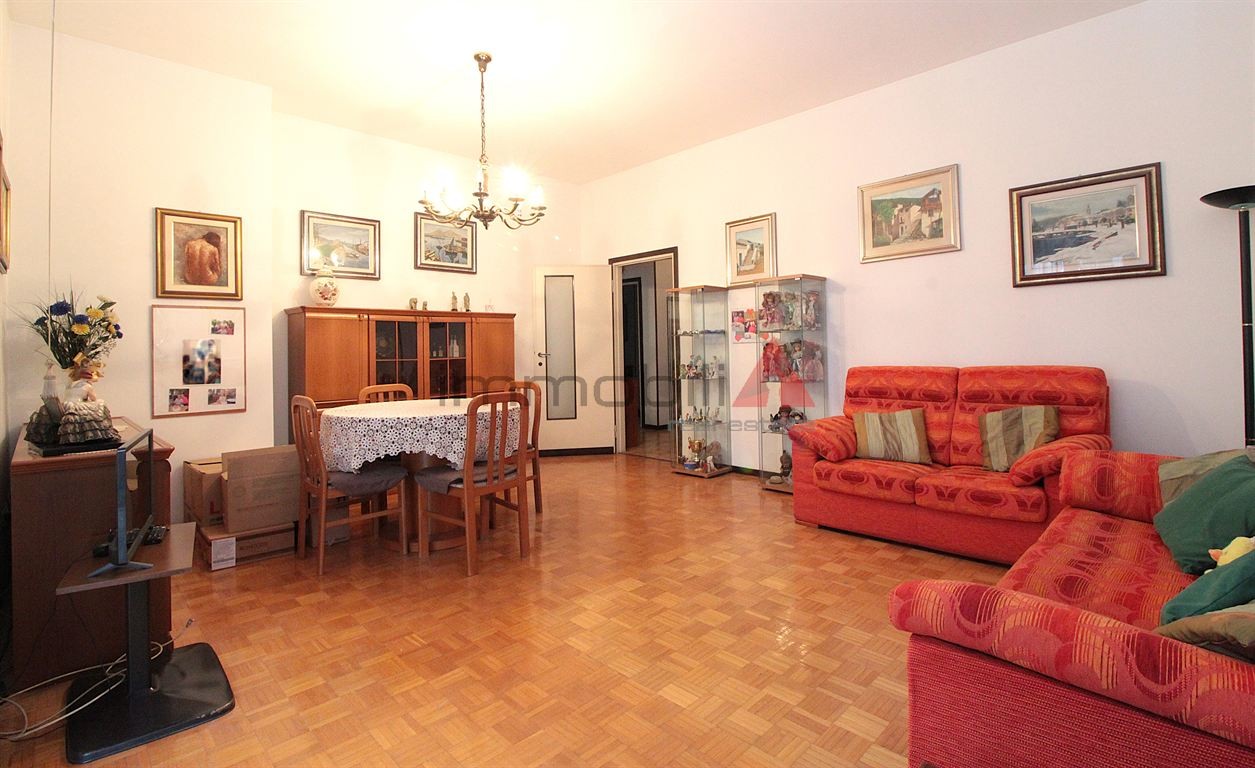 Cernusco sul Naviglio - Ampio 3 locali di 120mq con box Euro 410.000,00