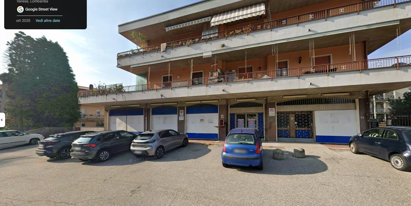 Vendesi negozio di 950 mq in Induno Olona