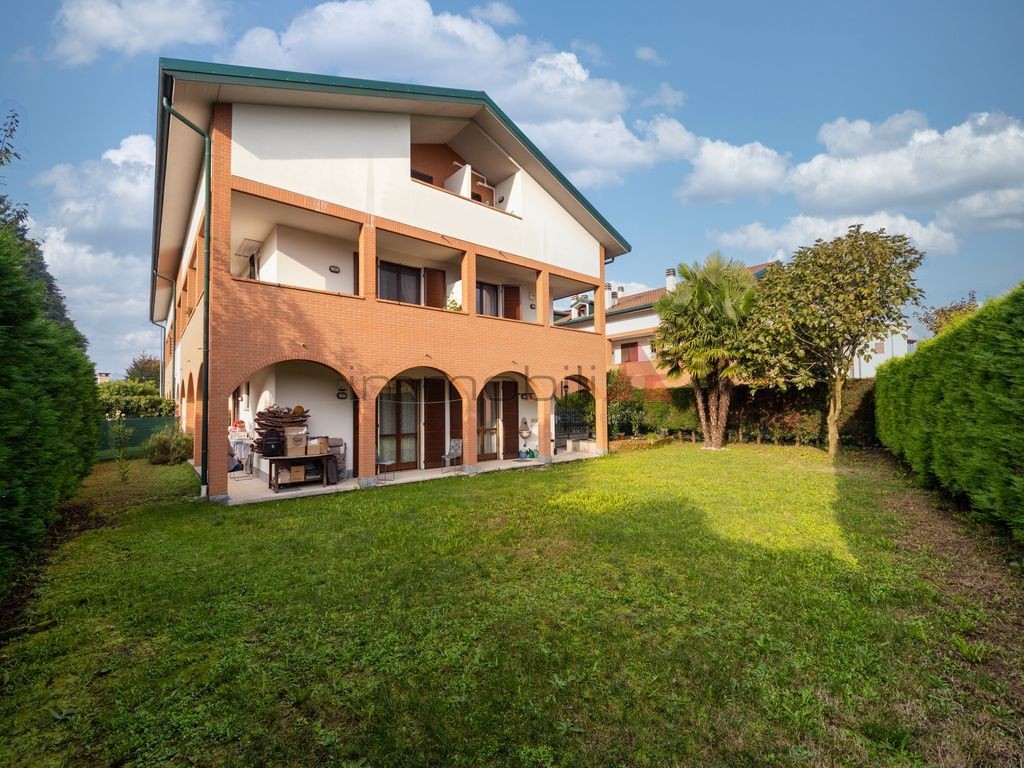 Calco adiacenze Olgiate Molgora - 3 locali con giardino privato di 300mq € 250.000,00