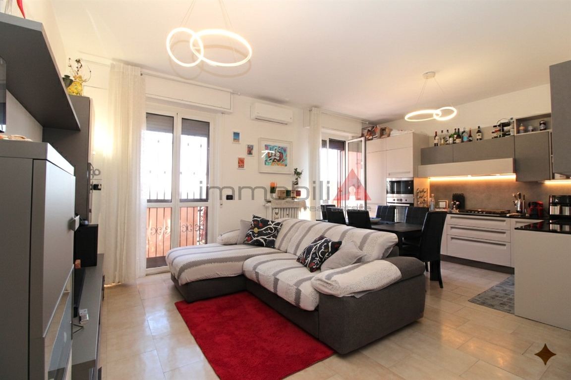 Cologno Monzese - San Maurizio: Moderno Bilocale con Terrazzino e Box