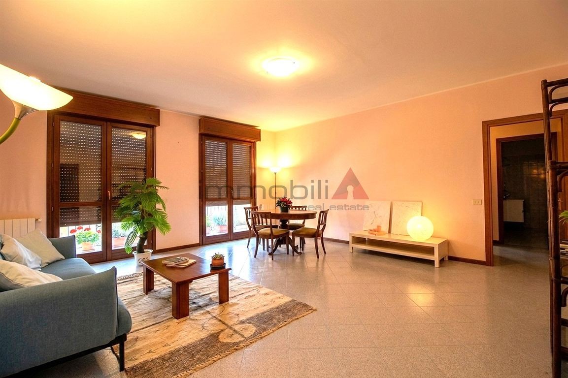 AFFITTASI Ampio 3 locali con terrazzi, cantina e box.