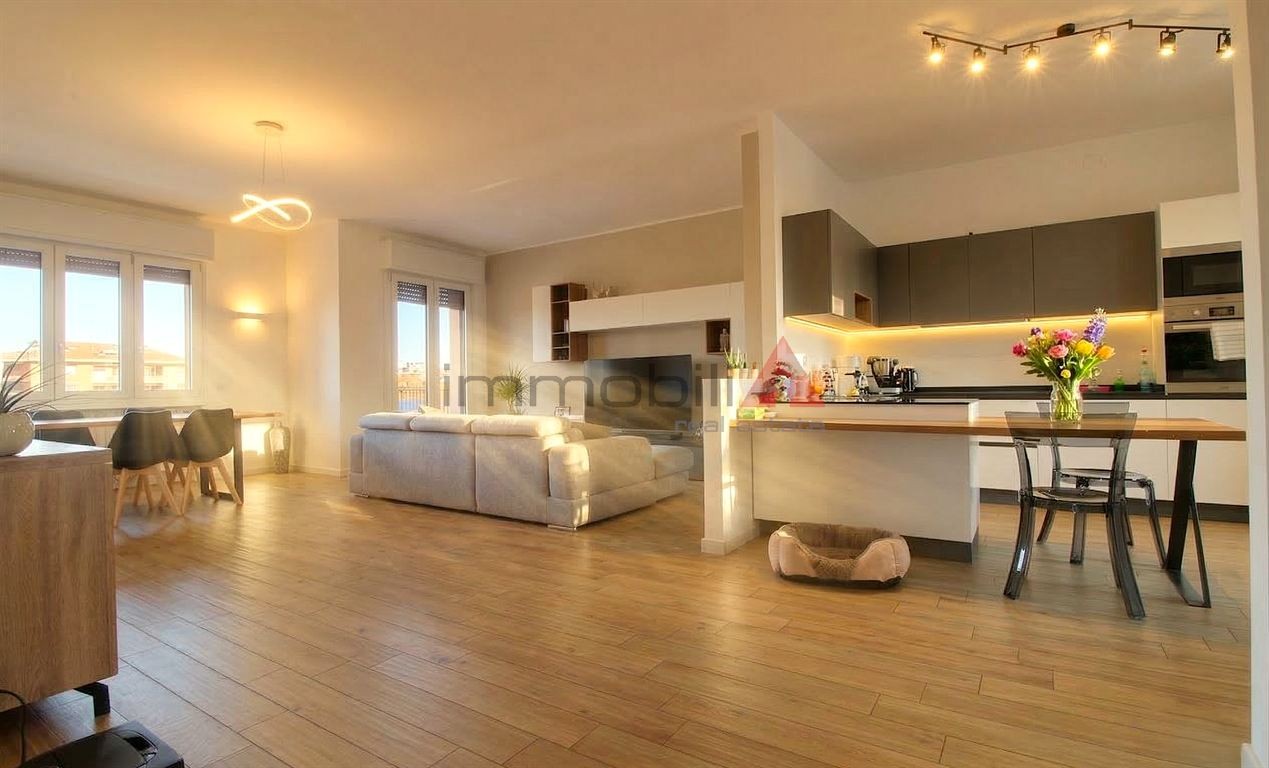 Elegante Attico di 135mq con Terrazzo Loggiato – Segrate Centro