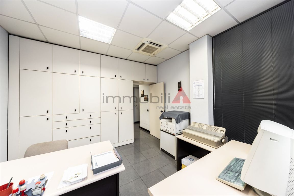 Brugherio - VENDESI Ottimo negozio/ufficio di 170mq