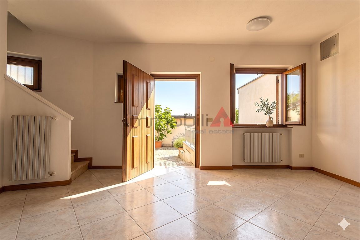Carugate zona Don Bosco - villa a schiera con box Euro 298.000,00