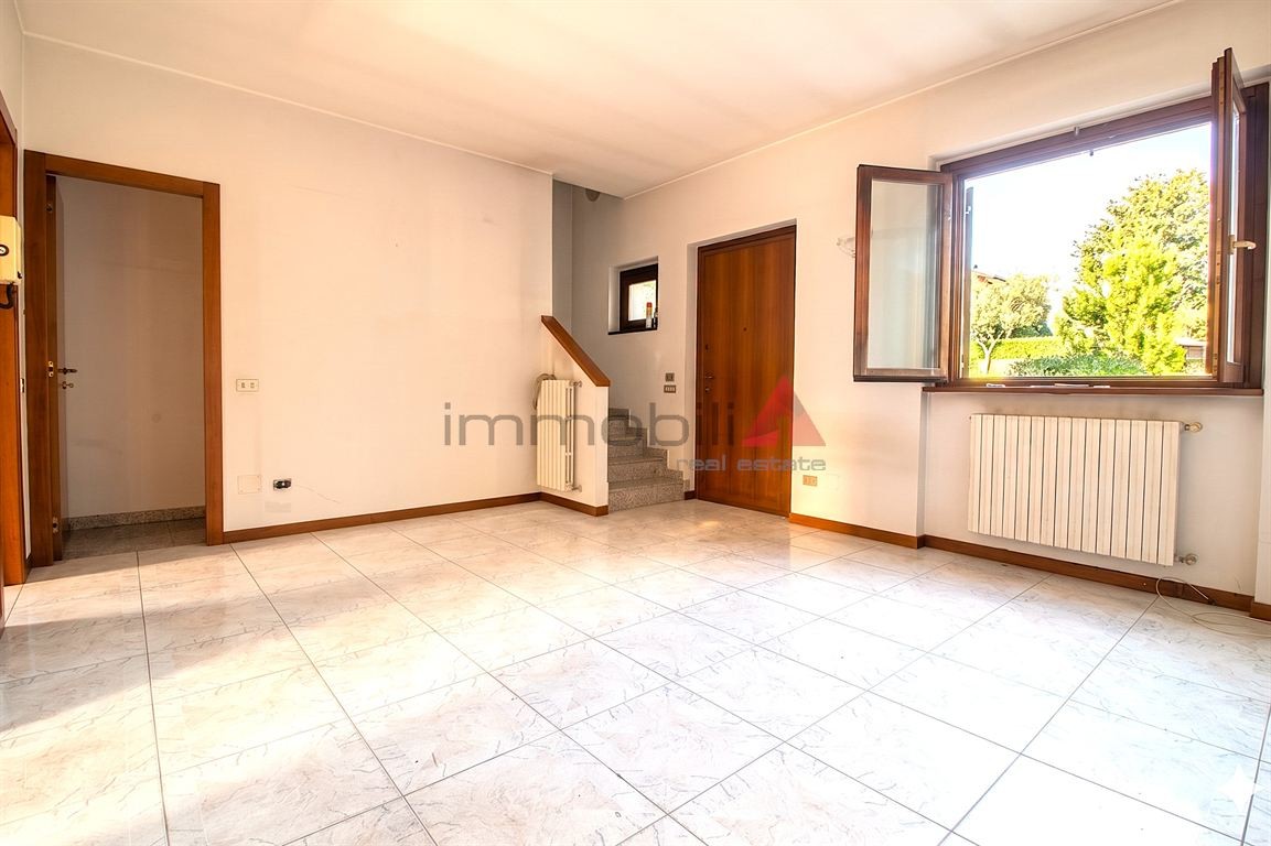 Carugate zona Don Bosco - villa a schiera con box Euro 298.000,00