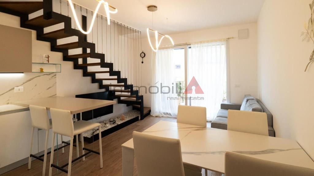 Stupendo Trilocale con Terrazzo in Parquet – Zona Stazione/Centro