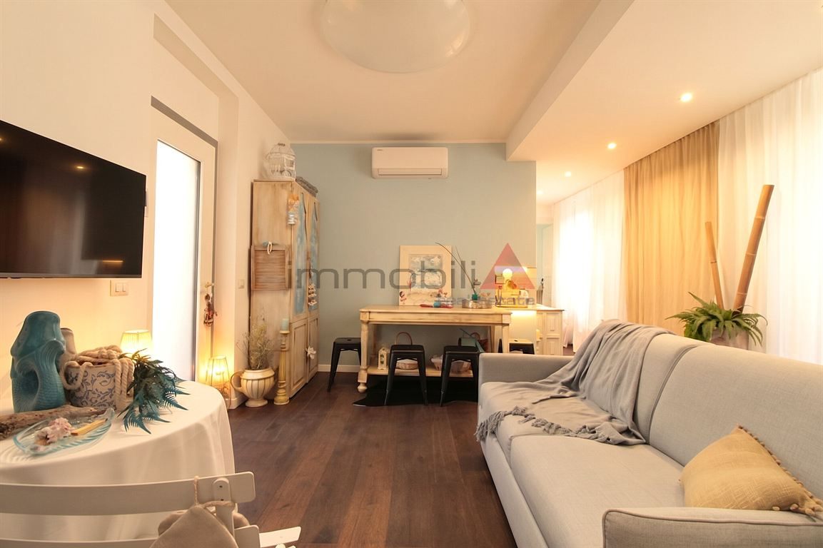 Bilocale arredato shabby chic in centro storico a Seregno