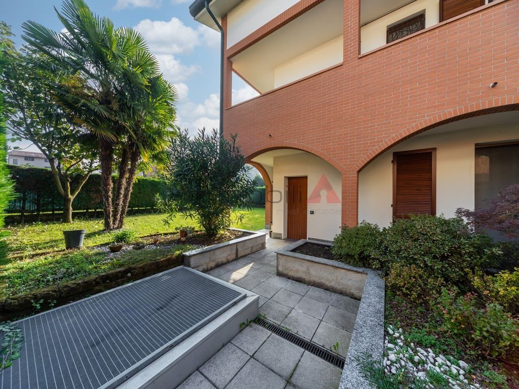 Calco adiacenze Olgiate Molgora - 3 locali con giardino privato di 300mq € 221.000,00